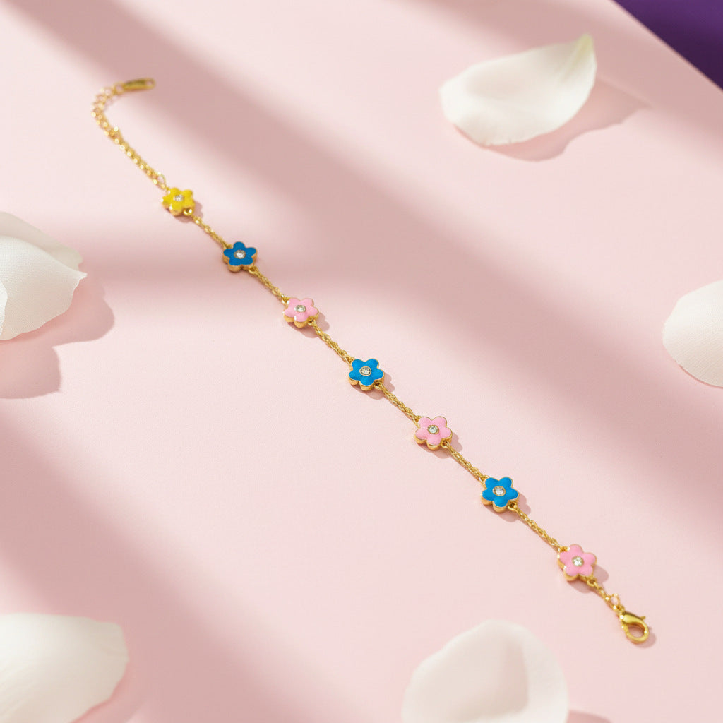 Women's Floral Bracelet: Unique Design with a Sophisticated Look