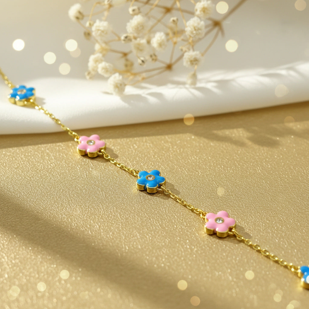 Women's Floral Bracelet: Unique Design with a Sophisticated Look